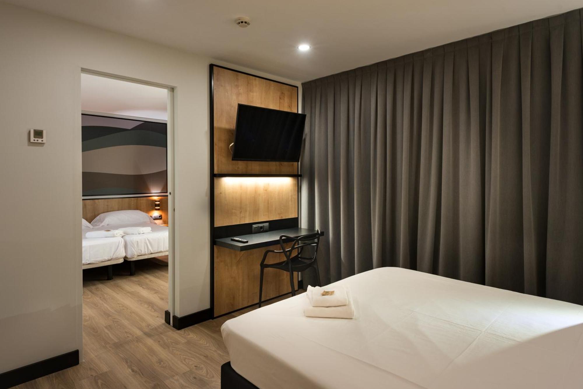 Ibis Styles Figueres Ronda Hotel Exterior photo